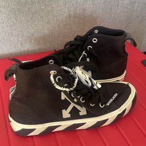 Unisex Off white high top sneaker